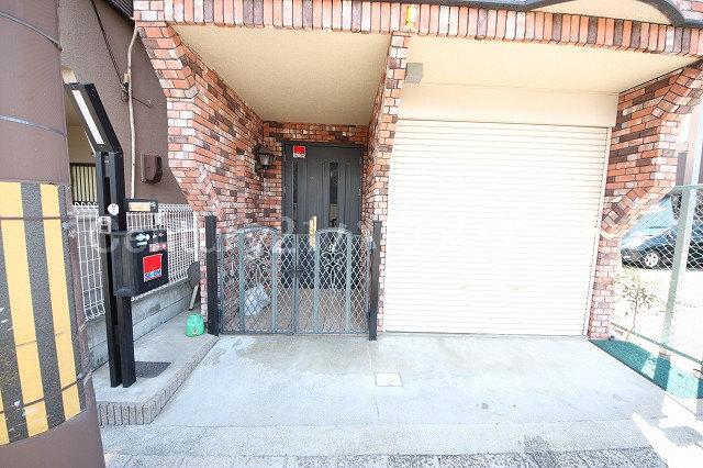 Parking lot. Local (11 May 2013) Shooting