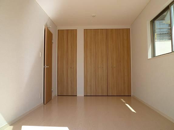 Other introspection. Each room with storage. Not need another chest of drawers!