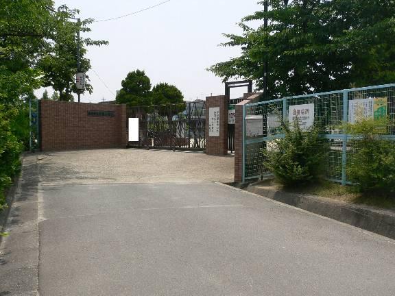 Primary school. Hirakata Tatsuka 329m to positive elementary school