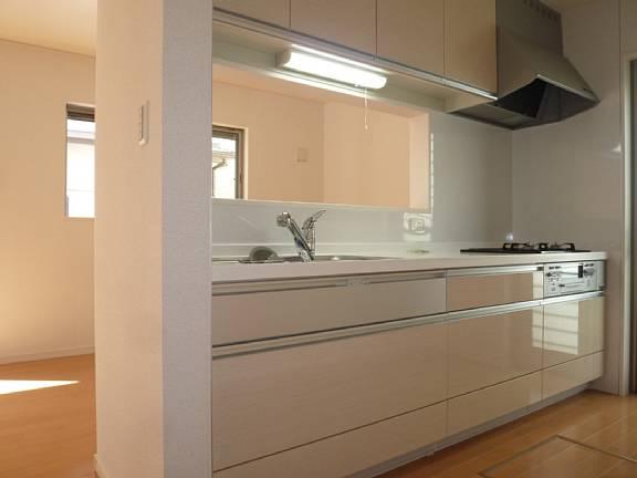 Same specifications photo (kitchen). All slide storage. Of course with a water purifier!