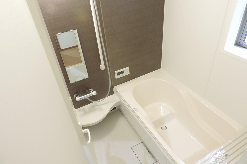 Bathroom. Local photo (bathroom) Bathroom heating dryer! Warm bath!