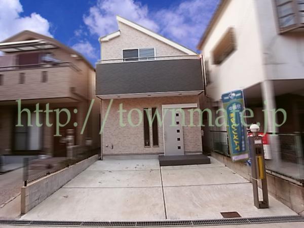 Local appearance photo. Bright, simple appearance