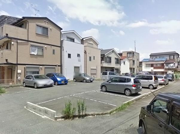 Local photos, including front road. Secondary road