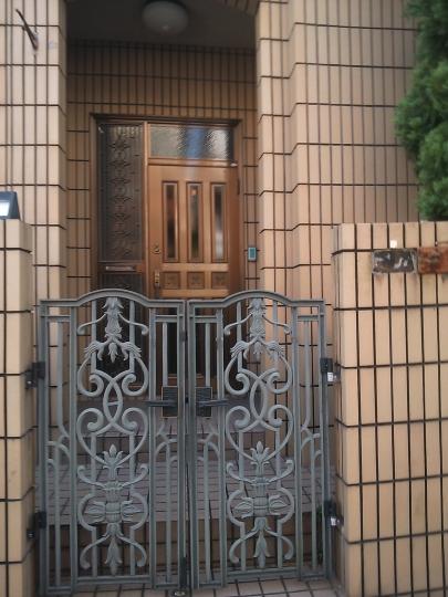 Entrance. Local (11 May 2013) Shooting