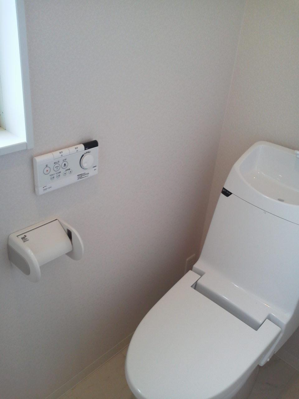 Toilet. Same specifications (November 2013) Shooting