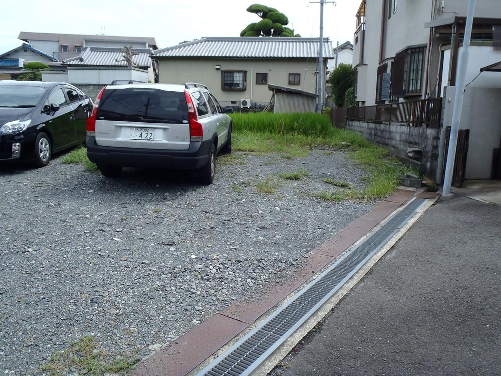 Local photos, including front road. Local (11 May 2013) Shooting