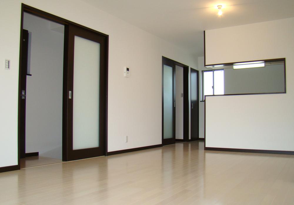 Living. Local photos (living) Spacious 16 Pledge living!