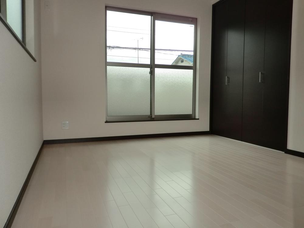 Non-living room. Local photos (Western-style)