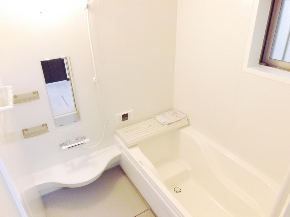 Bathroom. Local photo (bathroom) Bathroom with bathroom heating dryer! Hitotsubo type