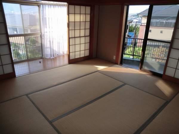 Non-living room. There Hiroen two places