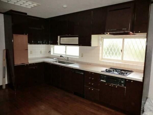 Kitchen. Dishwasher dryer