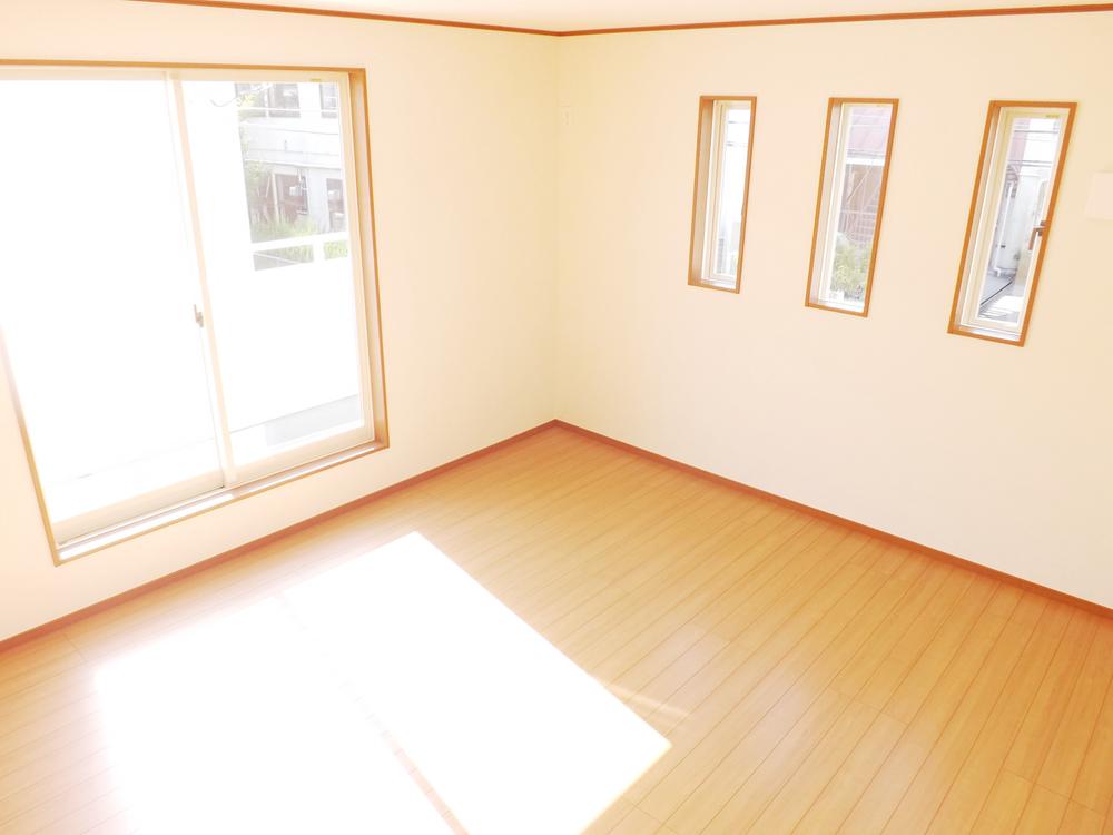 Non-living room. Local photos (Western-style)