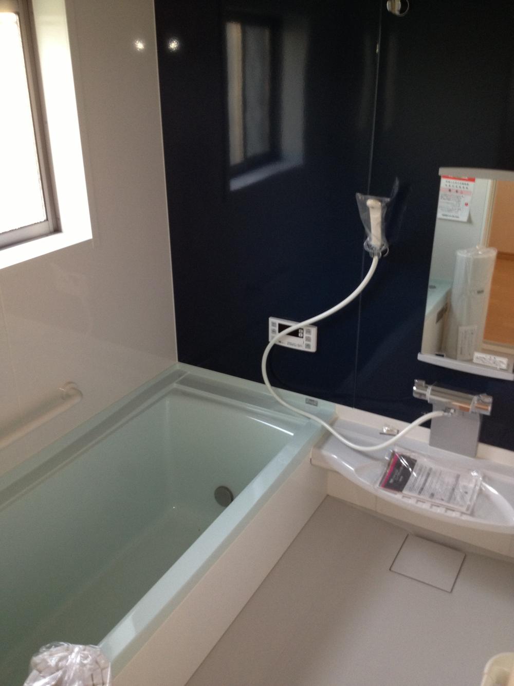 Bathroom. Bathroom Dryer ・ With reheating function