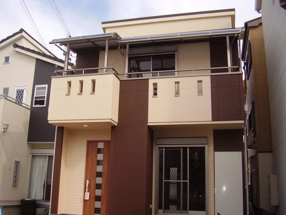 Rendering (appearance). Same specifications