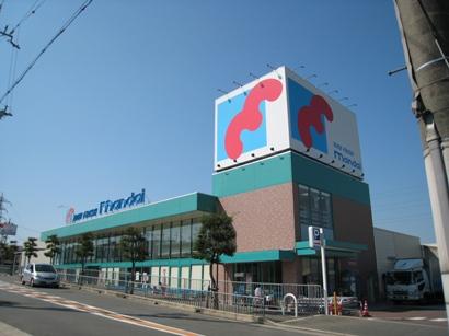 Supermarket. It is a 5-minute 1200m bicycle until Superman generations