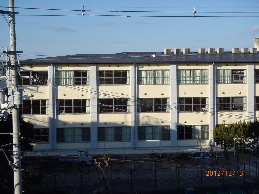 Junior high school. 600m to City third junior high school