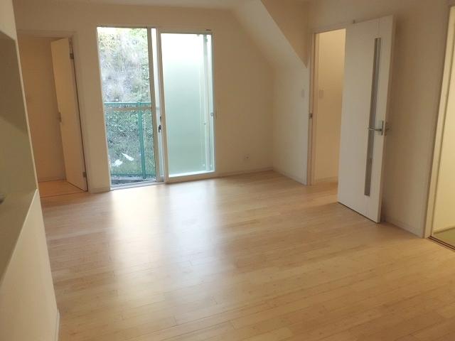 Living. Spacious living room of about 15.7 quires