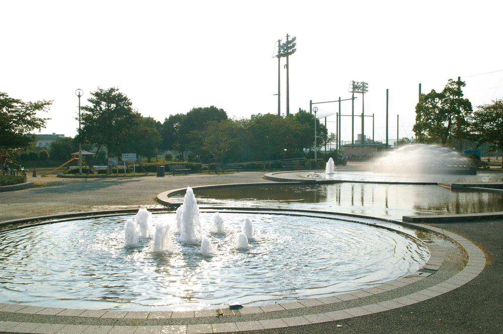 park. 930m to the pond park in