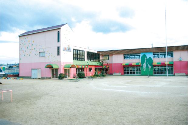 kindergarten ・ Nursery. To the second Rose kindergarten 500m aggressiveness and cooperativeness ・ Sensibility ・ It performs a variety of events to feed and emotion, Kindergarten that can children learn fun