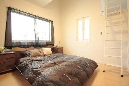 Other introspection. The main bedroom provided with a loft, which is also useful as a space of hobby