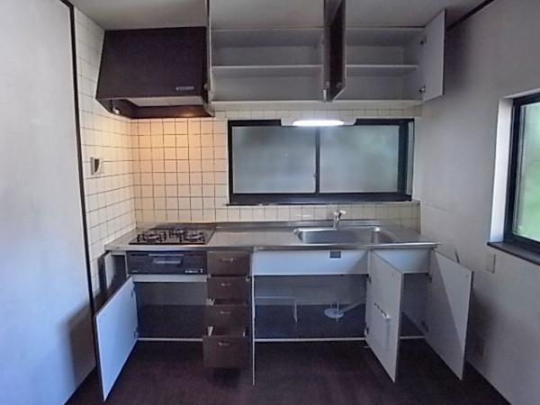 Kitchen. Storage enhance easy-to-use system Kitchen