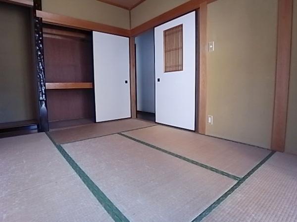 Non-living room. Comfortable plenty in storage space