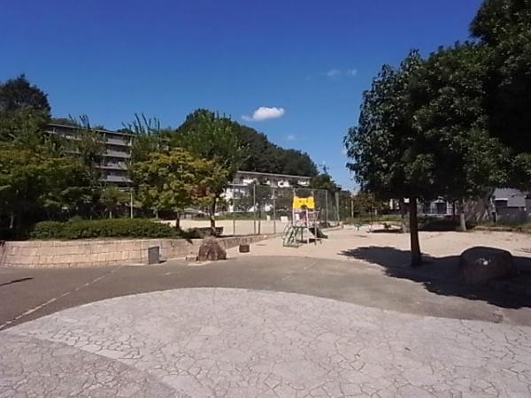 park. 480m until shaved pond park