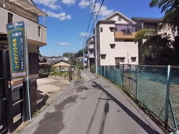 Local photos, including front road. A quiet residential area