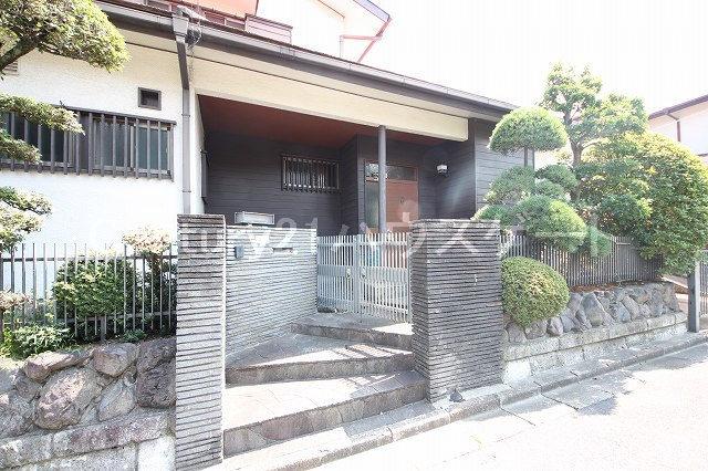 Entrance. Local (September 2013) Shooting