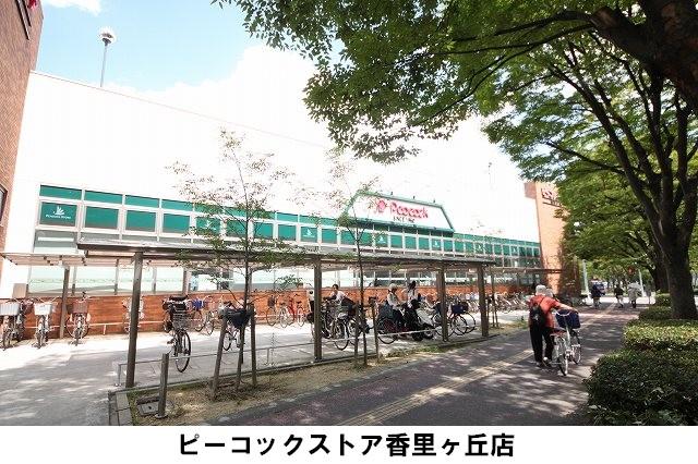 Supermarket. Until Peacock store 700m everyday shopping is convenient rich super assortment is near.