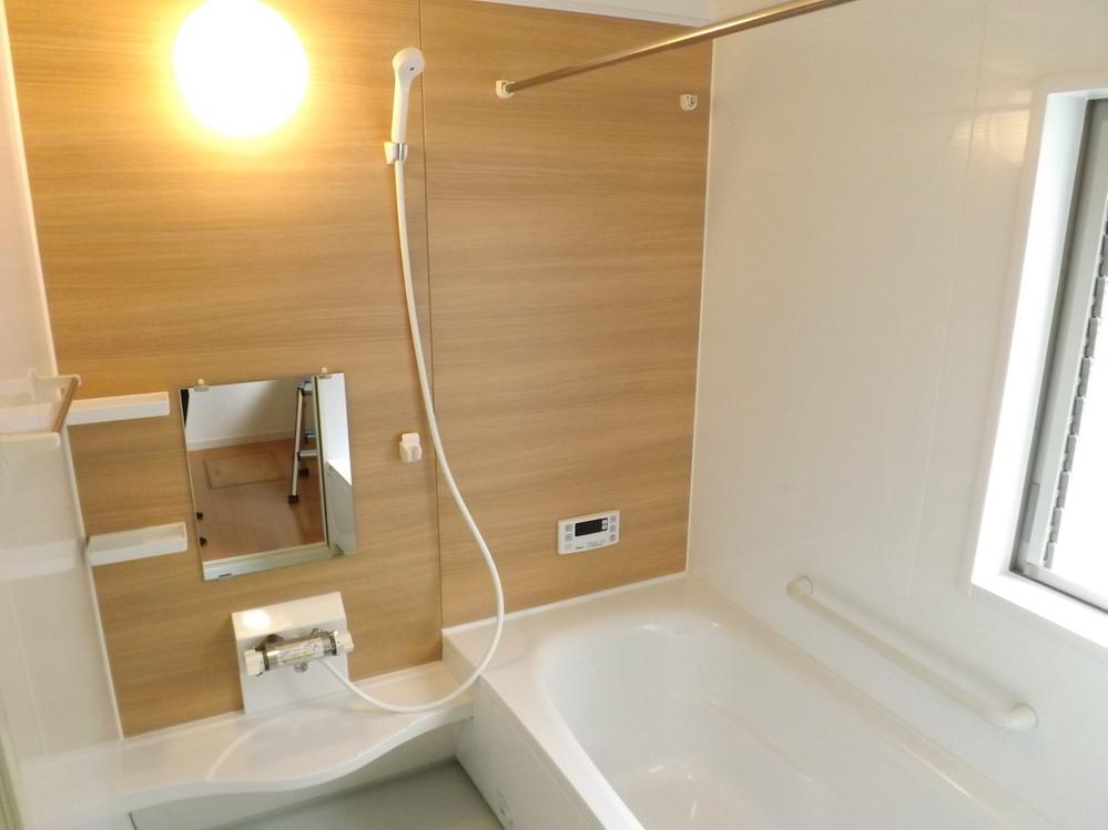 Bathroom. Local photo (bathroom)