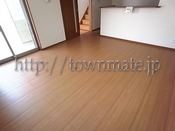 Same specifications photos (living). Bright, good sun per living