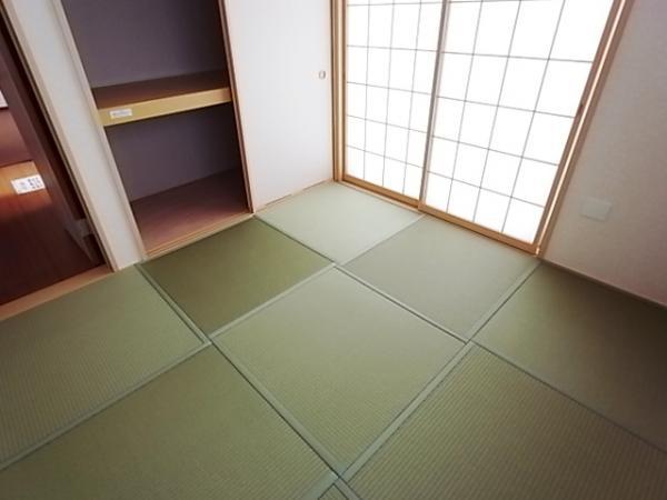 Non-living room. Storage also be used as a drawing room in enhancement (same specifications as Japanese-style)