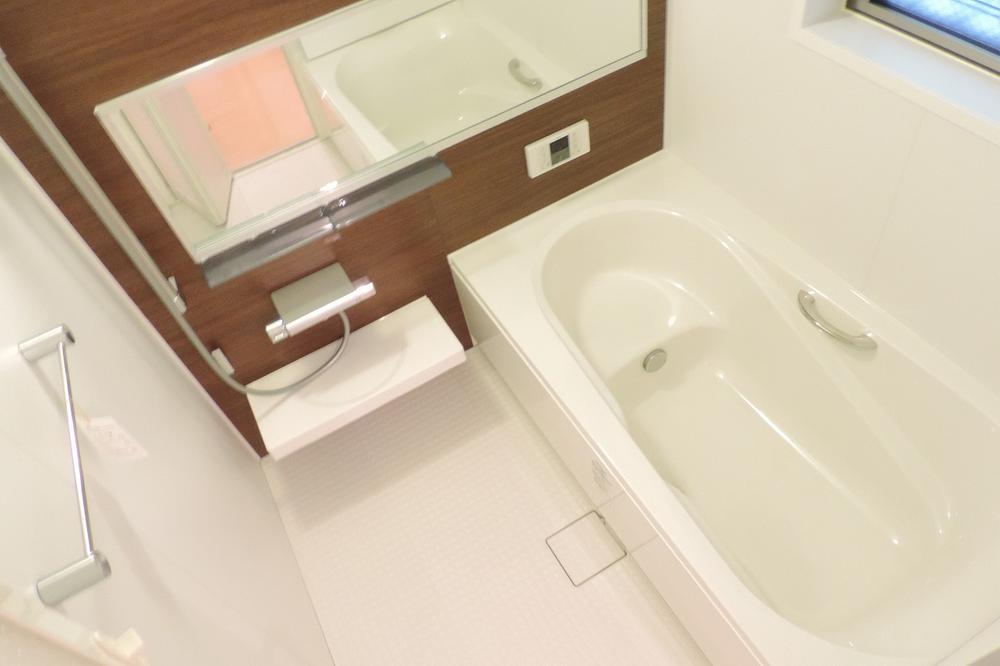 Bathroom. Bathroom equipped with a reclining tub