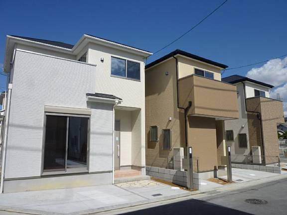 Same specifications photos (appearance). Outer wall is bright siding