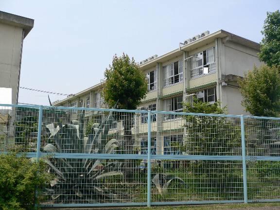 Primary school. Hirakata Tatsuka 329m to positive elementary school