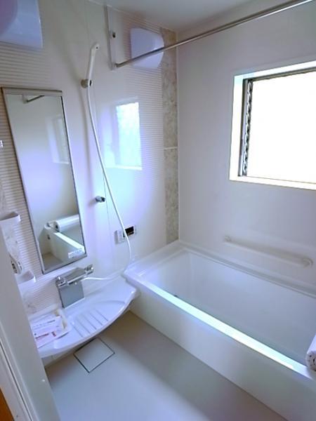 Same specifications photo (bathroom). Spacious bathroom With bathroom heating dryer