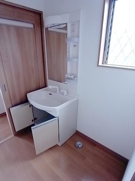 Wash basin, toilet. Production space of high quality is a room (same specification washbasin)