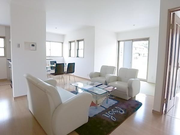 Same specifications photos (living). Bright and good living of sun per