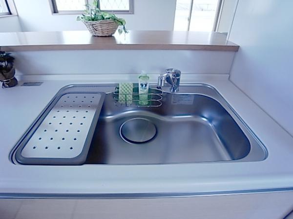 Other Equipment. Washing a breeze in the spacious sink