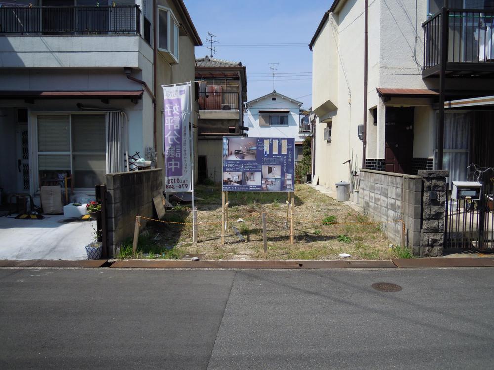 Local photos, including front road. Local (March 2013) Shooting