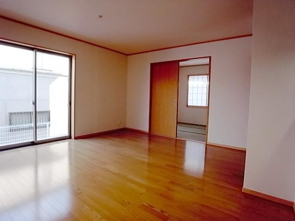 Same specifications photos (living). Same specifications living