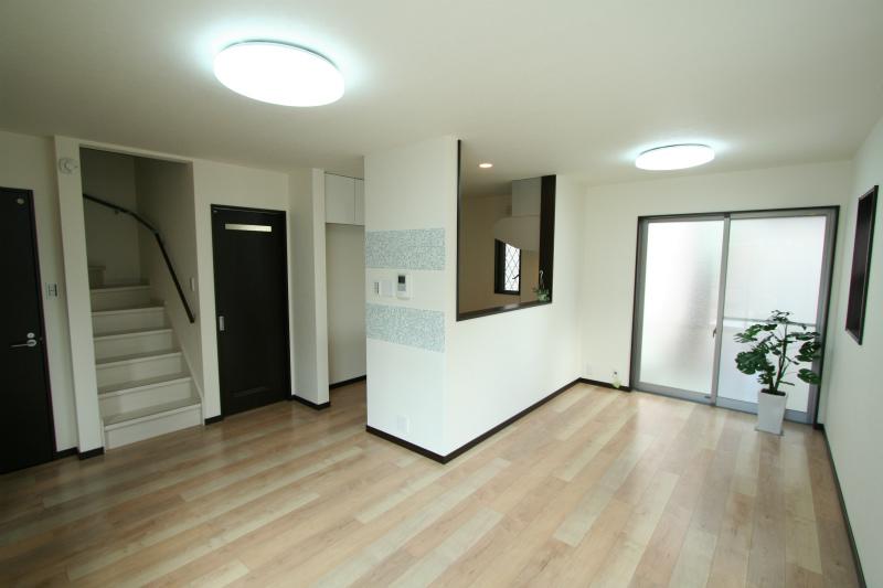 Local appearance photo. living ・ dining ・ It is equipped with a floor heating nook in three locations of the kitchen. Also safe for children, Do not worry about, such as a wind-up of dust (No. 1 destination reference)