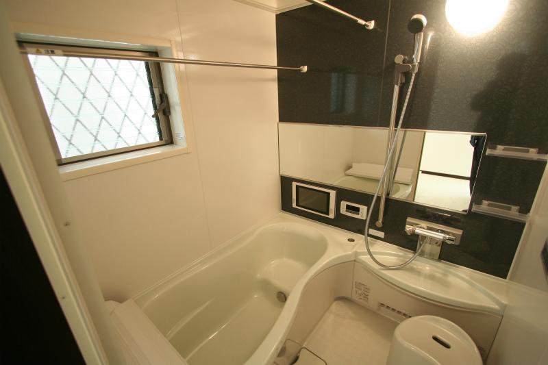 Bathroom. Bathroom TV in the bathroom ・ Sound Shower ・ Mist sauna ・ Equipped with artificial marble bathtub. Bathroom TV and mist sauna ・ Effect healing in the sound shower is excellent (No. 1 destination reference)