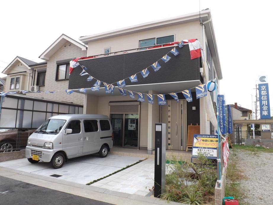 Local photos, including front road. Parking two possible