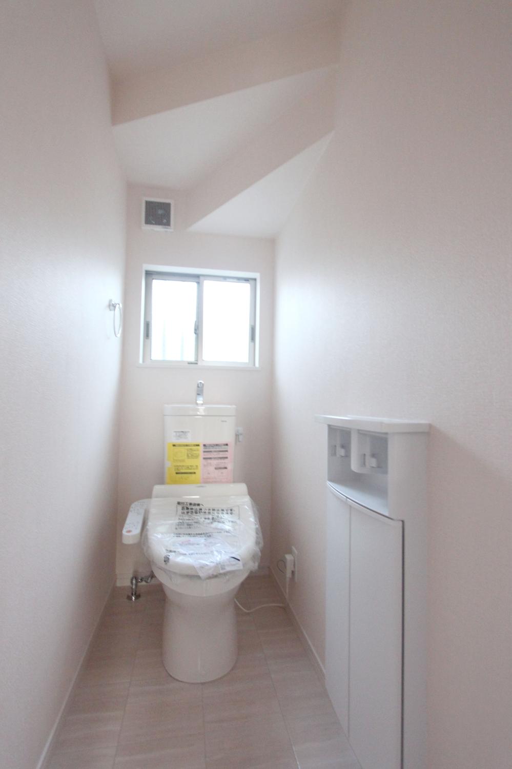 Toilet. ◆ Toilet space