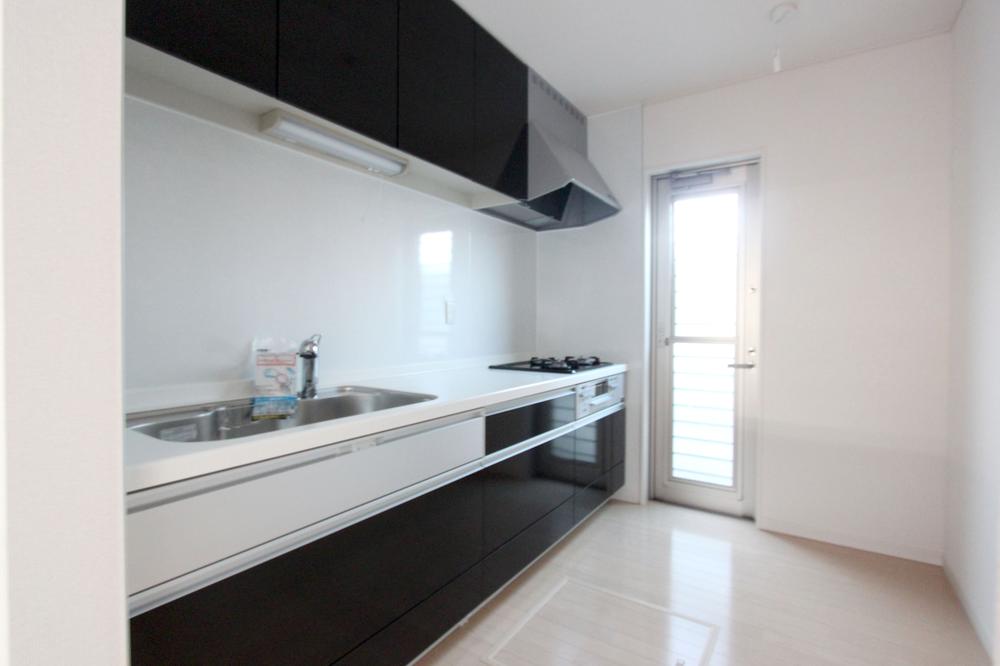 Other local. ◆ kitchen