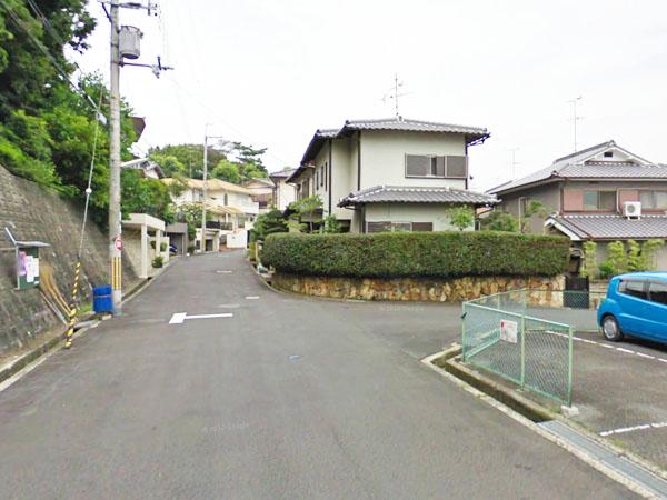 Local photos, including front road. Peripheral road