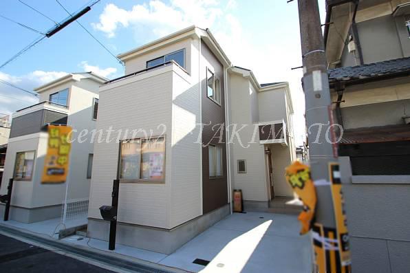 Local appearance photo. Bright appearance!