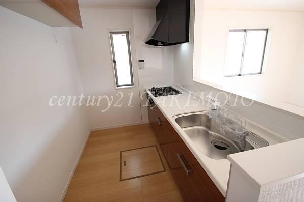 Kitchen. Storage-rich kitchen!